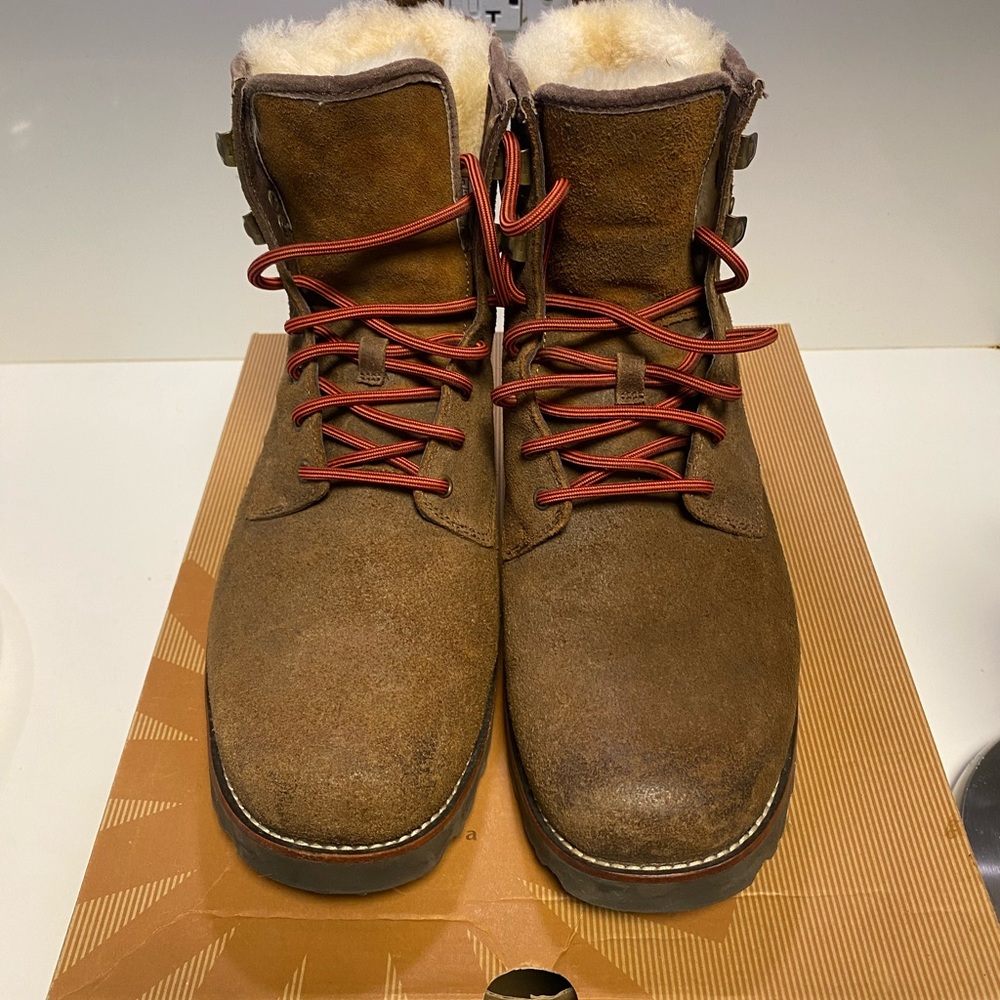 UGGS Hannen Boots With Wool lining. Size 11